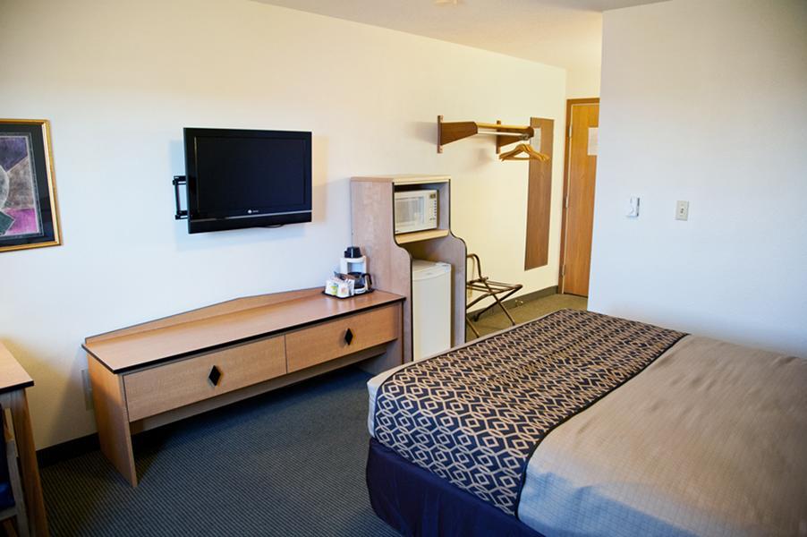 Americas Best Value Inn & Suites Atlantic Exterior photo