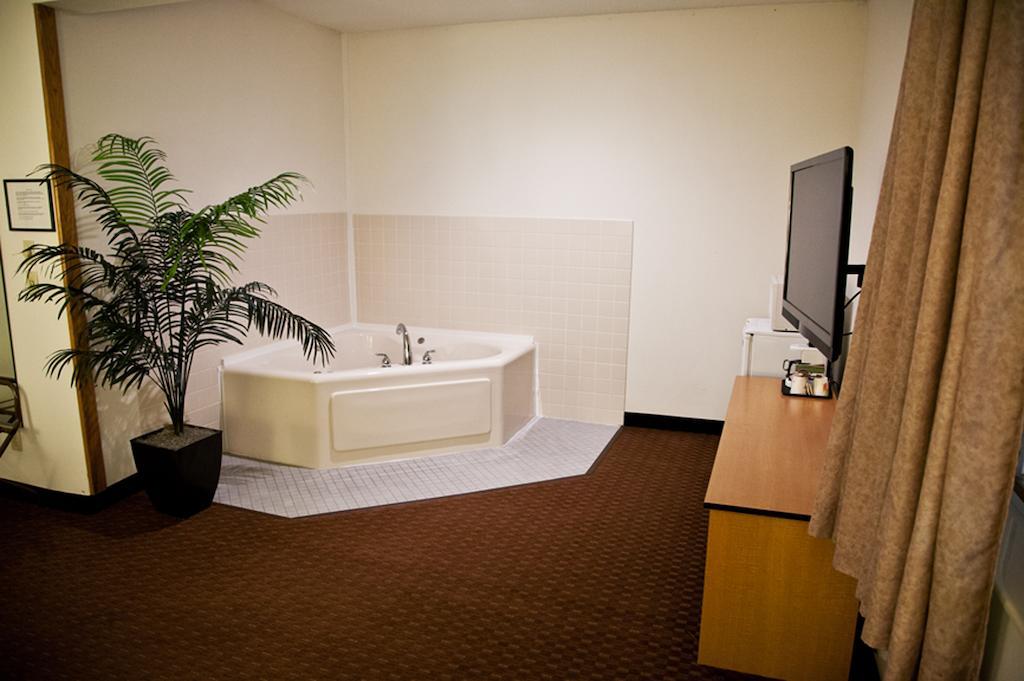 Americas Best Value Inn & Suites Atlantic Exterior photo