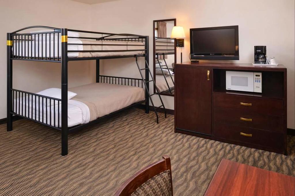 Americas Best Value Inn & Suites Atlantic Exterior photo