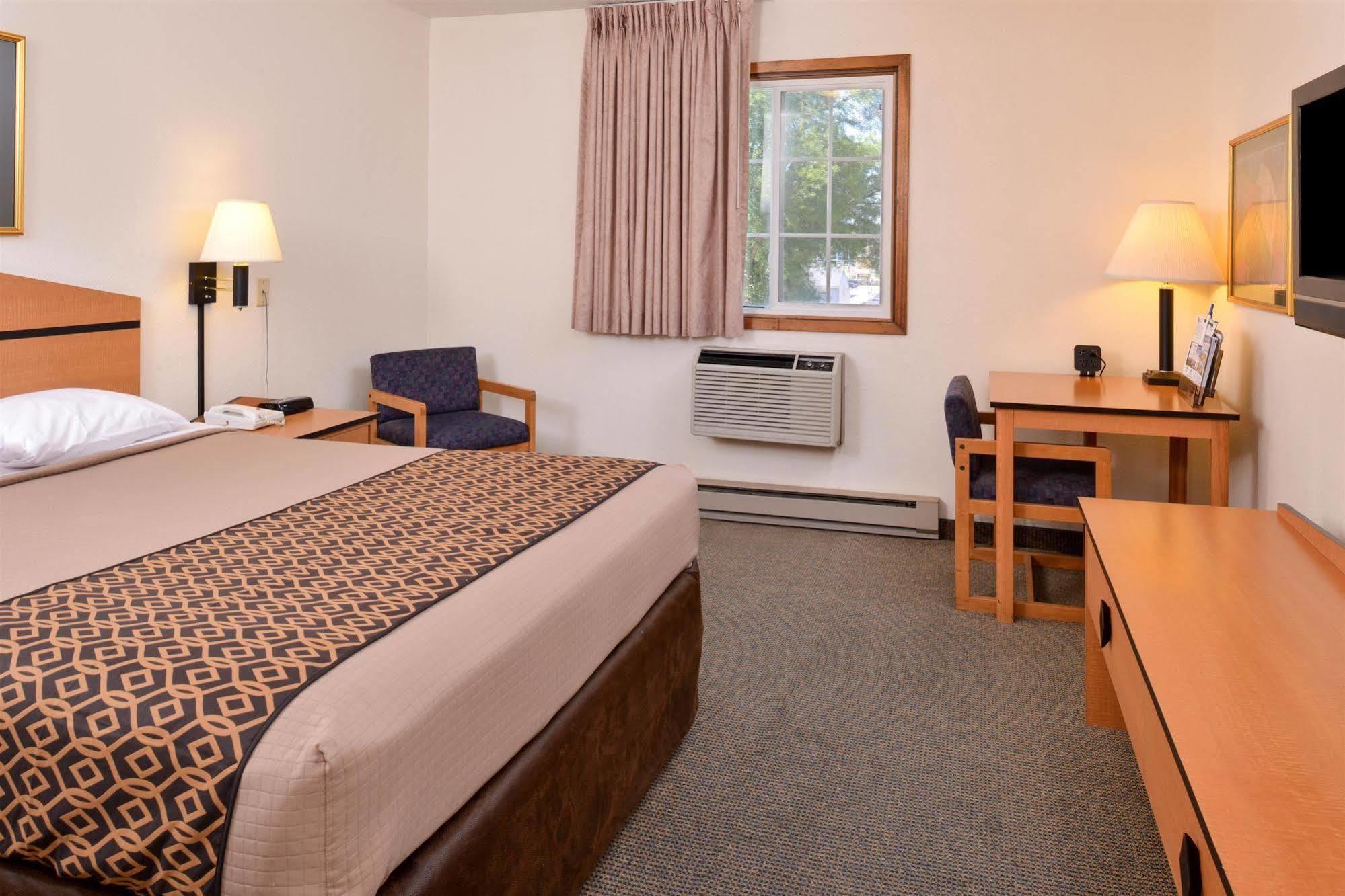 Americas Best Value Inn & Suites Atlantic Exterior photo